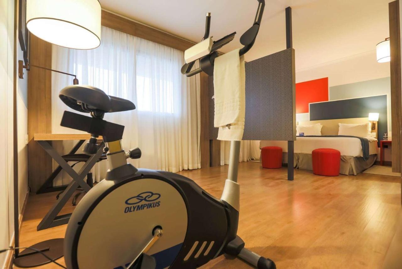 ホテル Tryp By Wyndham リベイラン・プレト エクステリア 写真 An exercise bike in a hotel room