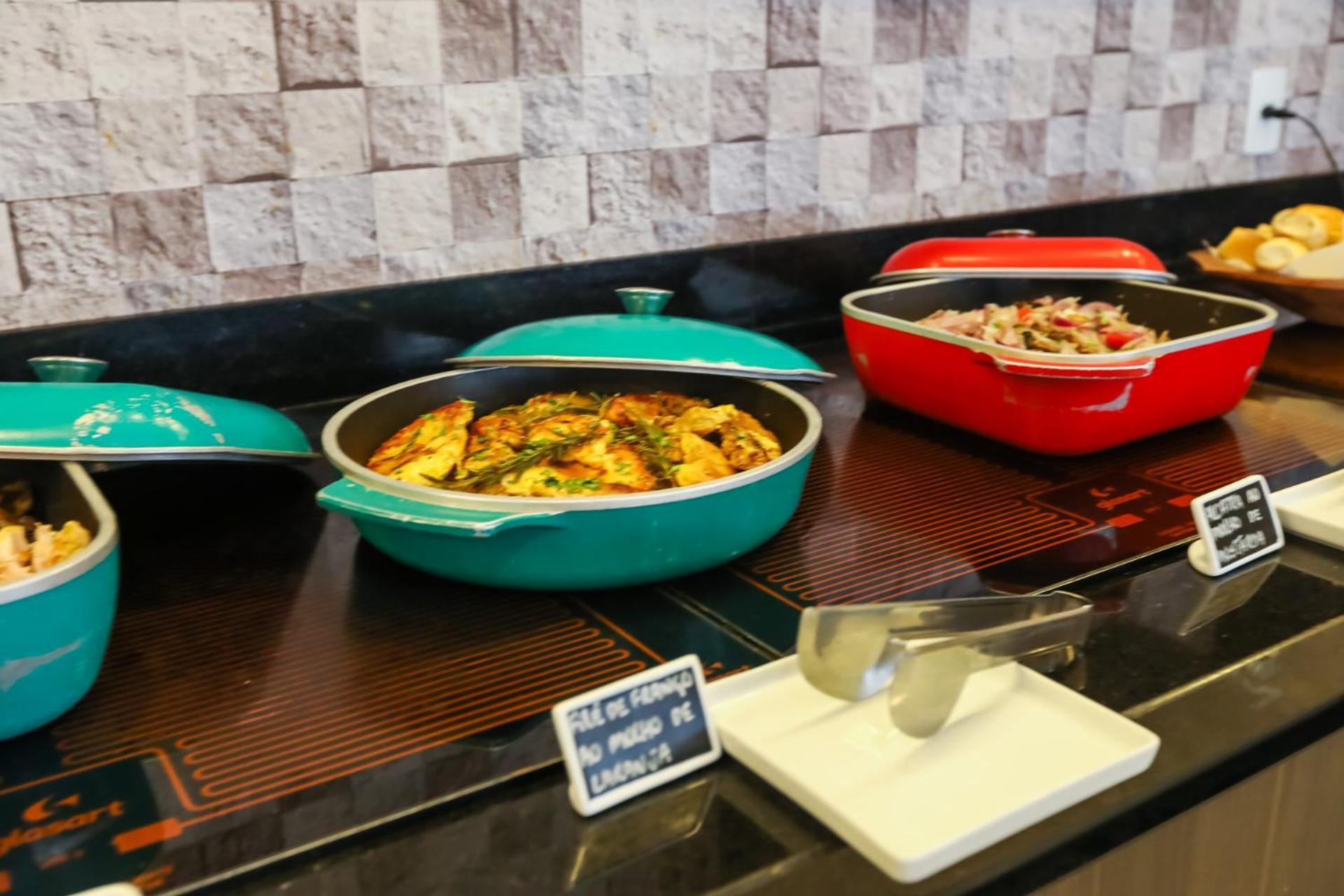 ホテル Tryp By Wyndham リベイラン・プレト エクステリア 写真 Indian food at a buffet