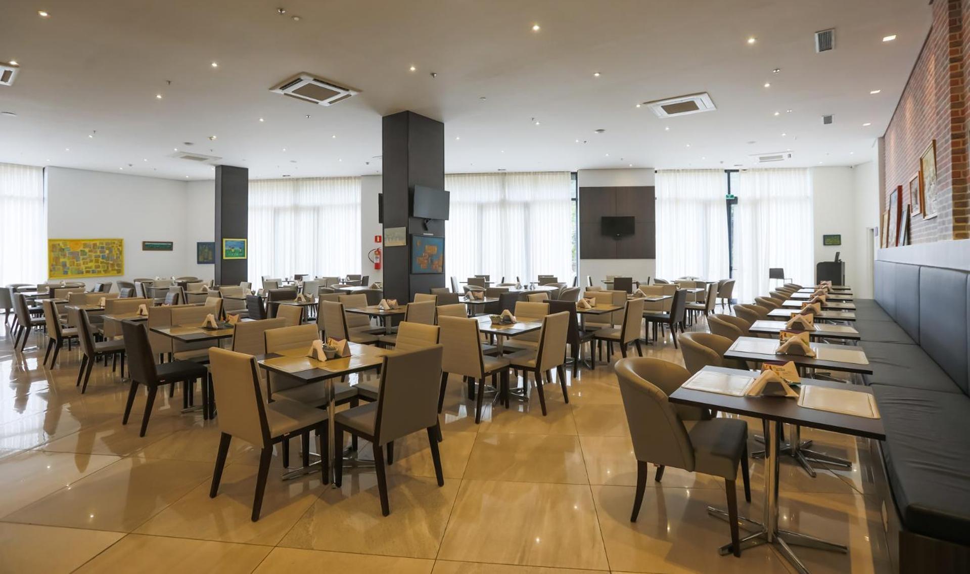 ホテル Tryp By Wyndham リベイラン・プレト エクステリア 写真 The dining room at the airport