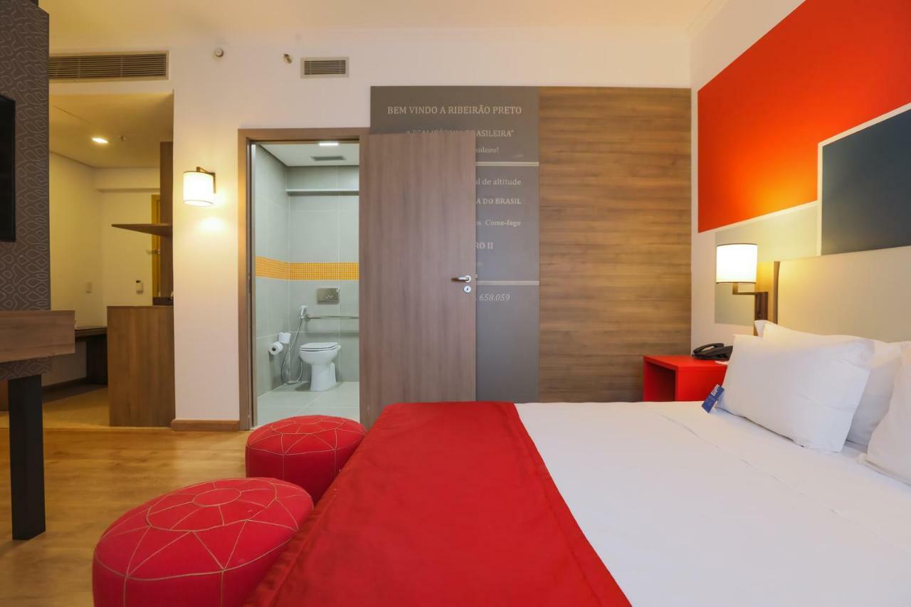 ホテル Tryp By Wyndham リベイラン・プレト エクステリア 写真 A room at the hotel