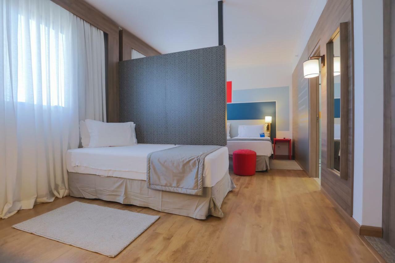 ホテル Tryp By Wyndham リベイラン・プレト エクステリア 写真 A room at the hotel