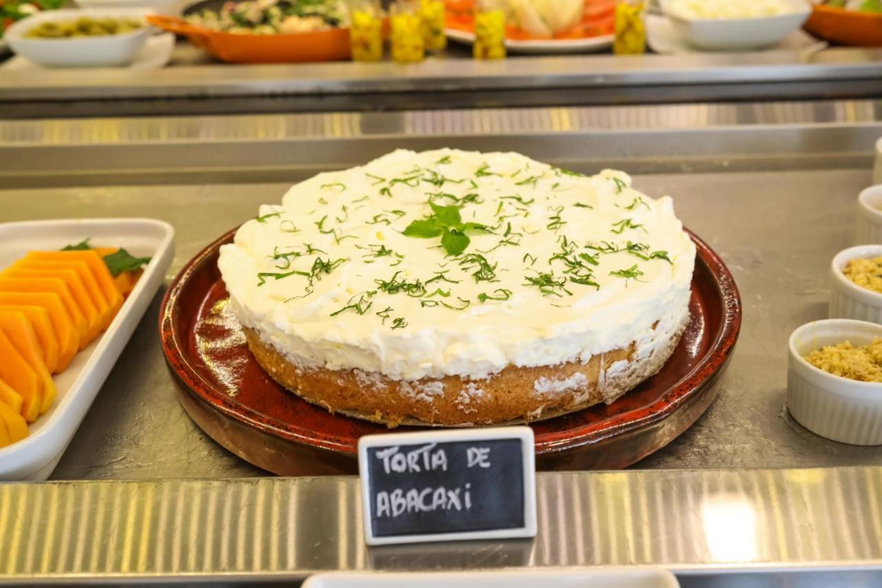 ホテル Tryp By Wyndham リベイラン・プレト エクステリア 写真 A cake made with abacaxi