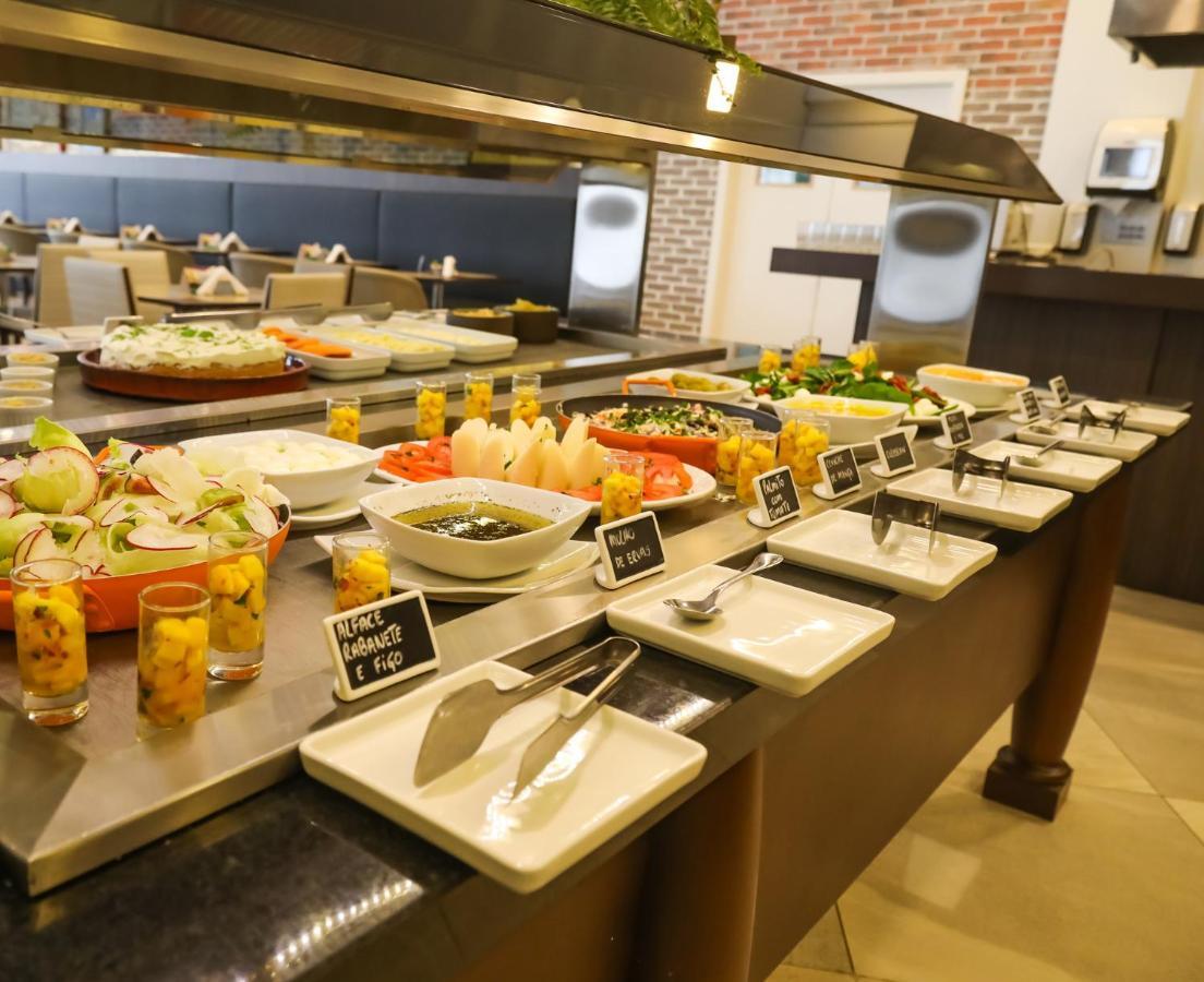 ホテル Tryp By Wyndham リベイラン・プレト エクステリア 写真 A salad bar