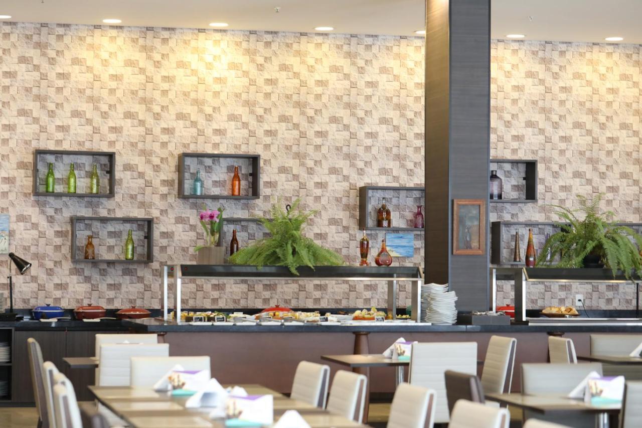 ホテル Tryp By Wyndham リベイラン・プレト エクステリア 写真 A buffet at a restaurant
