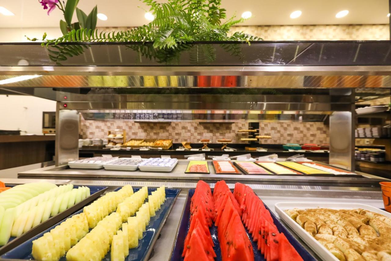 ホテル Tryp By Wyndham リベイラン・プレト エクステリア 写真 A buffet at a hotel